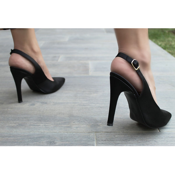 ZAPATILLA PUNTAL NEGRA DE TACÓN DE AGUJA CON PULSERA (MOD 4004)