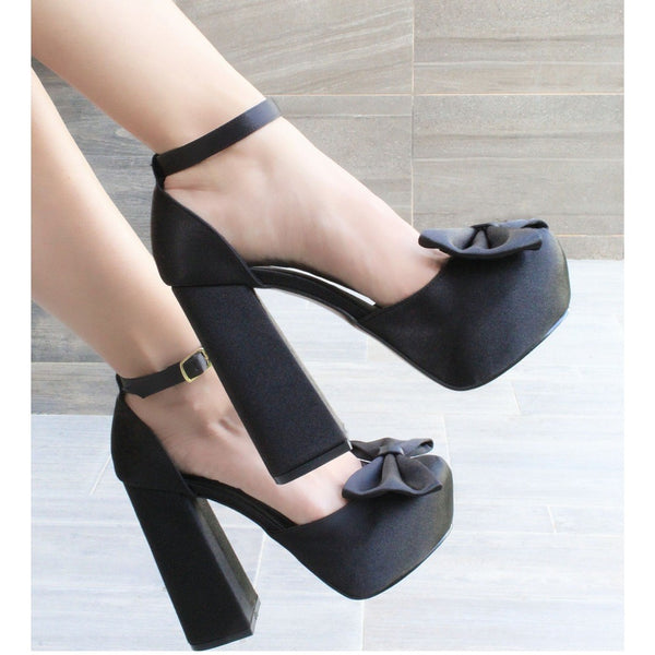 ZAPATILLA NEGRA DE TACÓN CAMPANA CON PLATAFORMA Y MOÑO (MOD 1000)